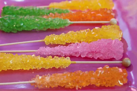 نبات شاخه‌ ای رنگی در طرح‌ ها و رنگ‌ های جذاب